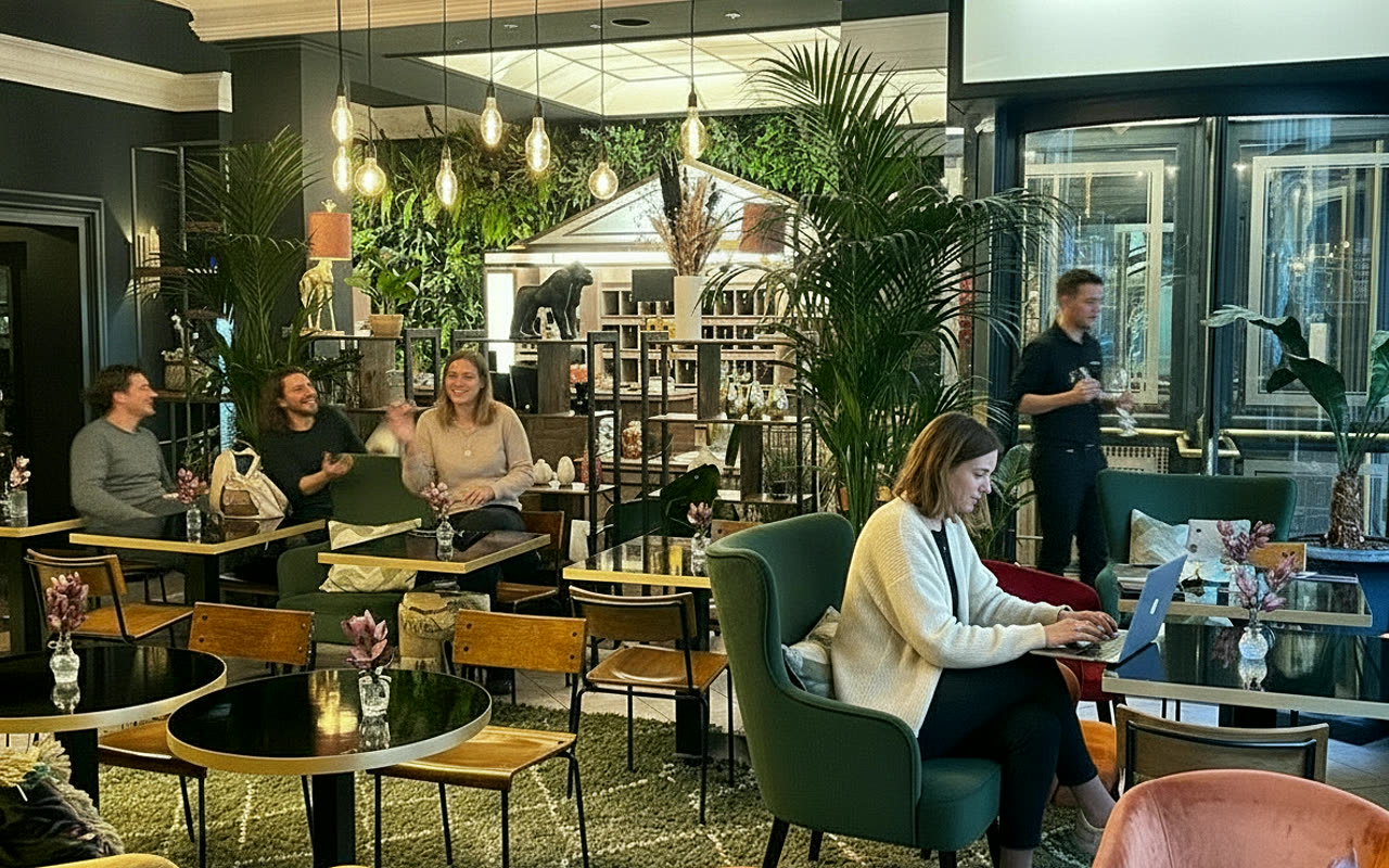 Lounge & Bar